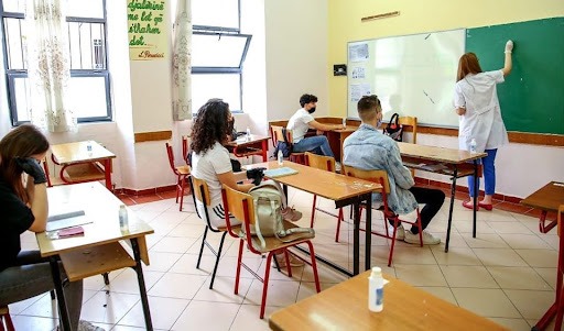 Ministria e Arsimit njofton: Nga e hena mesim pa turne dhe ore normale mesimore